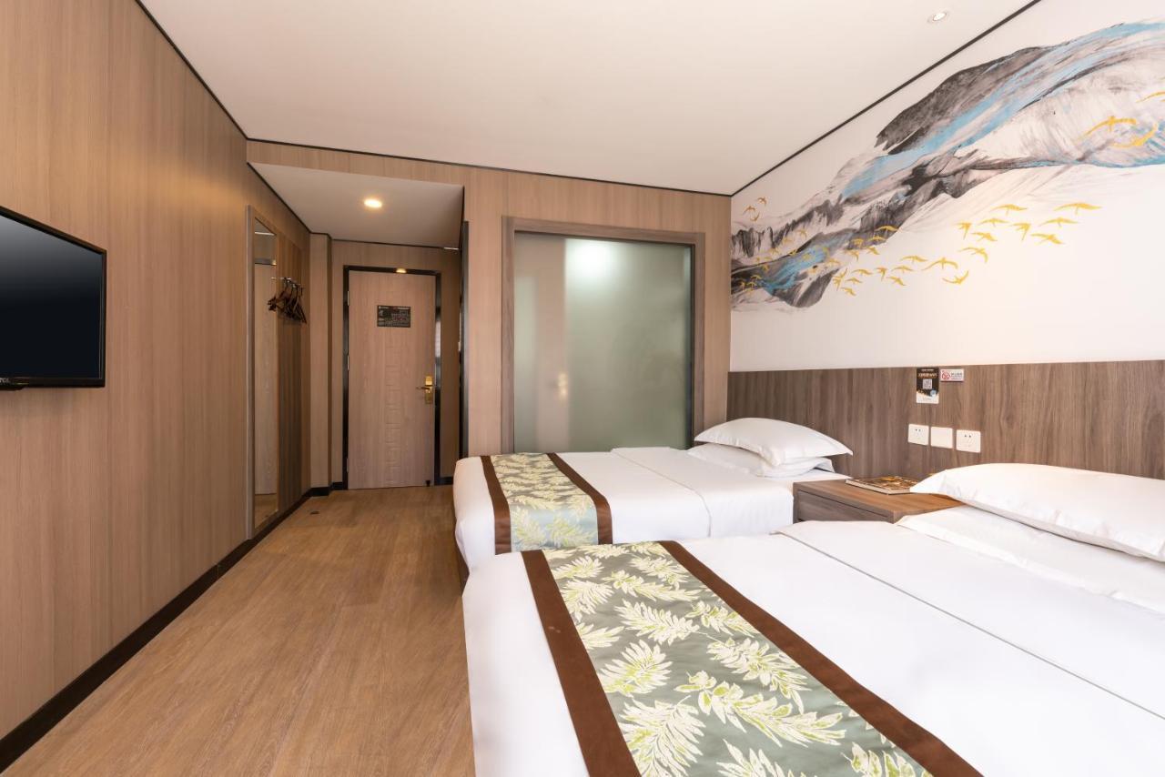 East Sacred Hotel ᴸᴱo---Foreign Accept---Tourism Service English-Speaking 丨 Near Tiananmen Forbidden City丨very Close To Metro Zhangzizhong And Beixinqiao 丨european Foot Ball English丨free Advance Tickets And Laundry Drying Service Coffee Snacks Пекін Екстер'єр фото