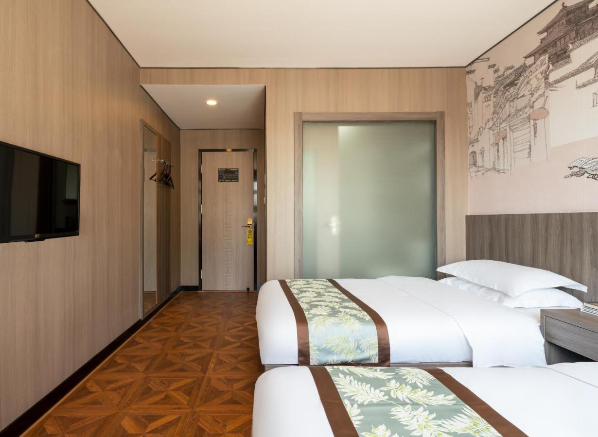 East Sacred Hotel ᴸᴱo---Foreign Accept---Tourism Service English-Speaking 丨 Near Tiananmen Forbidden City丨very Close To Metro Zhangzizhong And Beixinqiao 丨european Foot Ball English丨free Advance Tickets And Laundry Drying Service Coffee Snacks Пекін Екстер'єр фото