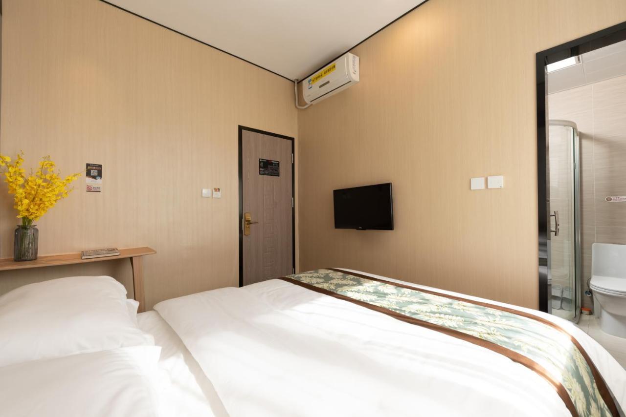 East Sacred Hotel ᴸᴱo---Foreign Accept---Tourism Service English-Speaking 丨 Near Tiananmen Forbidden City丨very Close To Metro Zhangzizhong And Beixinqiao 丨european Foot Ball English丨free Advance Tickets And Laundry Drying Service Coffee Snacks Пекін Екстер'єр фото