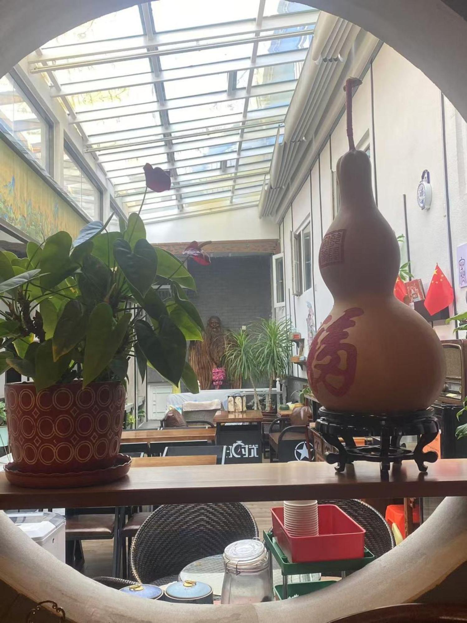 East Sacred Hotel ᴸᴱo---Foreign Accept---Tourism Service English-Speaking 丨 Near Tiananmen Forbidden City丨very Close To Metro Zhangzizhong And Beixinqiao 丨european Foot Ball English丨free Advance Tickets And Laundry Drying Service Coffee Snacks Пекін Екстер'єр фото