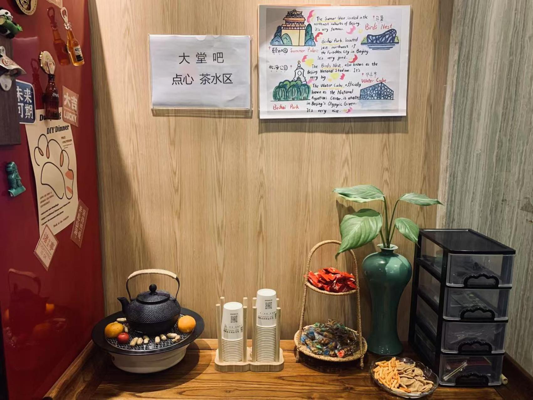 East Sacred Hotel ᴸᴱo---Foreign Accept---Tourism Service English-Speaking 丨 Near Tiananmen Forbidden City丨very Close To Metro Zhangzizhong And Beixinqiao 丨european Foot Ball English丨free Advance Tickets And Laundry Drying Service Coffee Snacks Пекін Екстер'єр фото