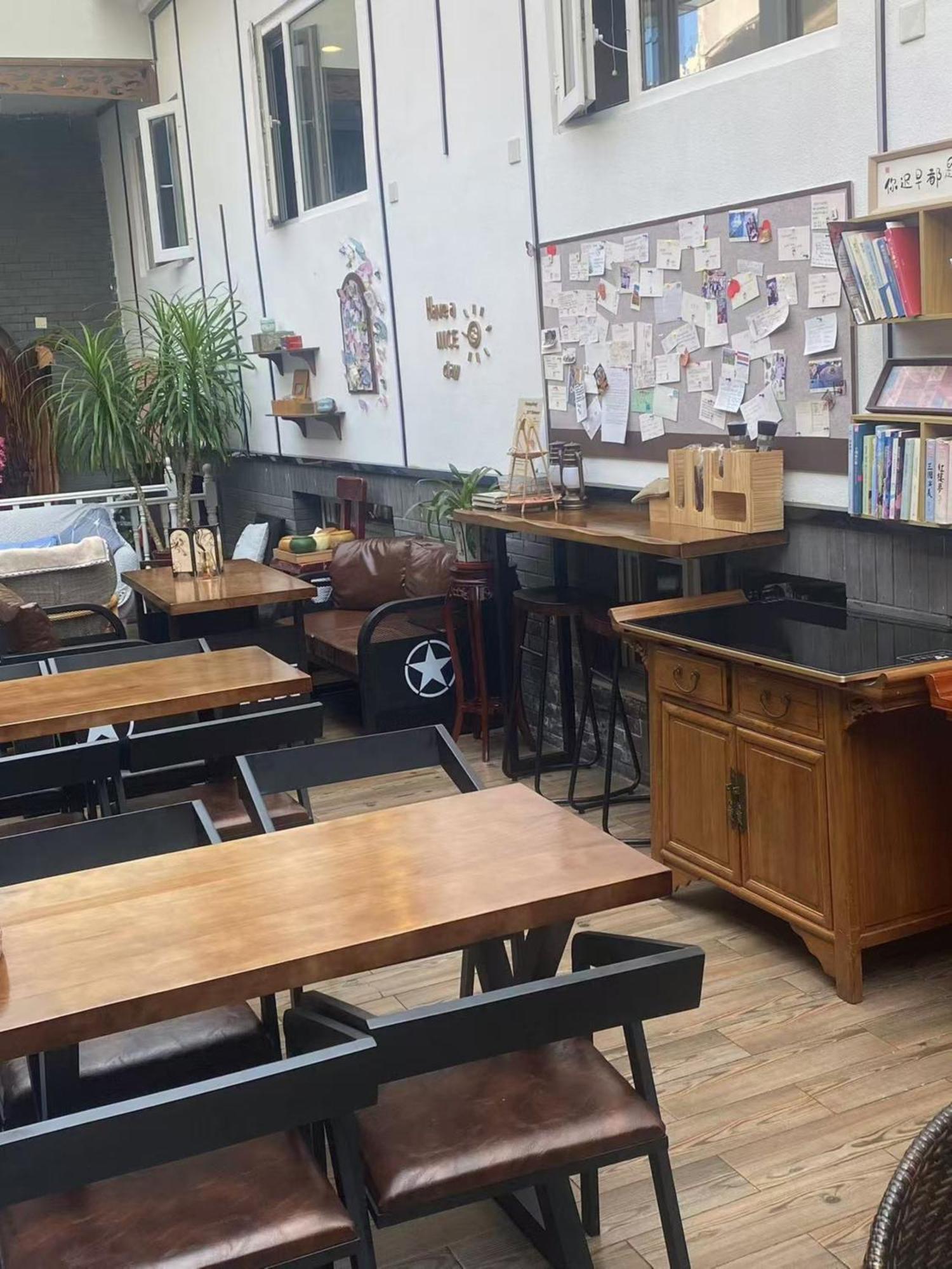 East Sacred Hotel ᴸᴱo---Foreign Accept---Tourism Service English-Speaking 丨 Near Tiananmen Forbidden City丨very Close To Metro Zhangzizhong And Beixinqiao 丨european Foot Ball English丨free Advance Tickets And Laundry Drying Service Coffee Snacks Пекін Екстер'єр фото